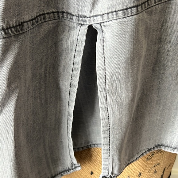 Velvet Heart Gray Convertible Sleeve Long Sleeve Hi Low Blouse - Picture 6 of 9